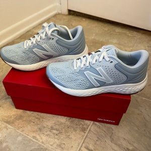 Brand New Women’s New Balance 520v7 shoes size 6